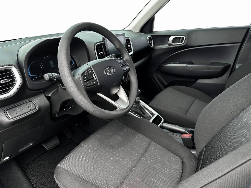 2025 Hyundai Venue SE photo 13