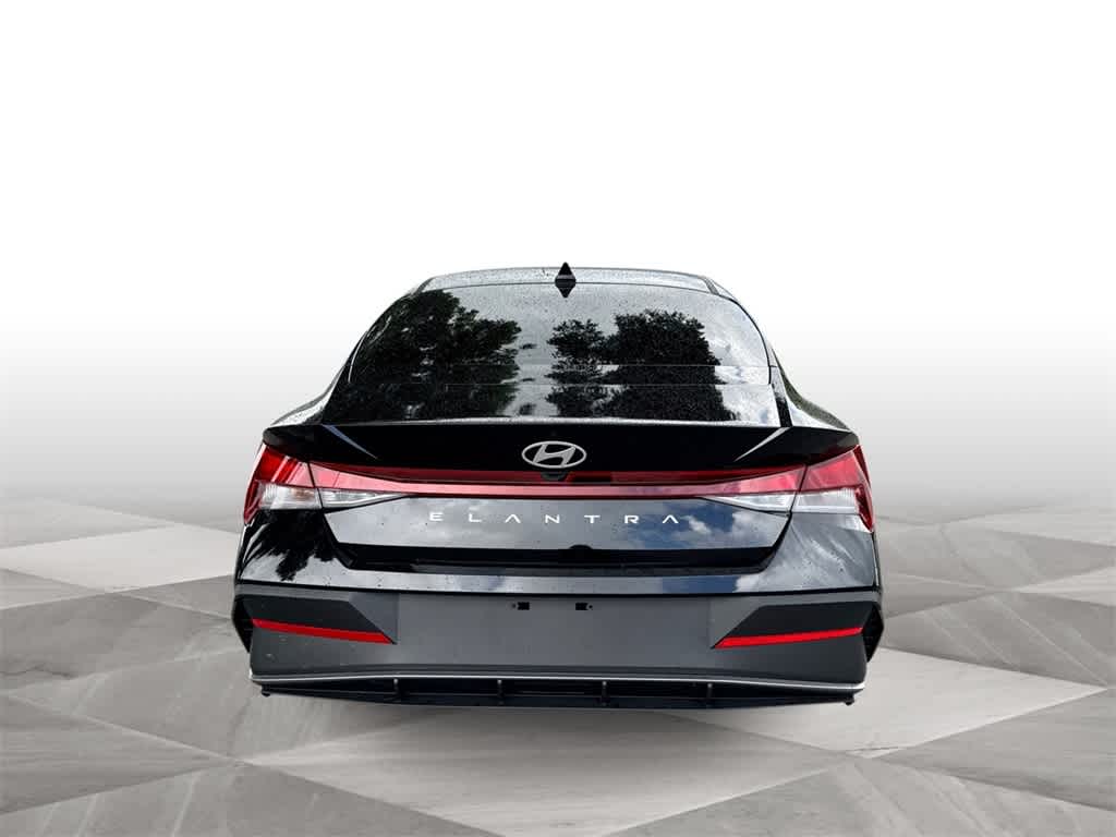2025 Hyundai Elantra SE photo 6