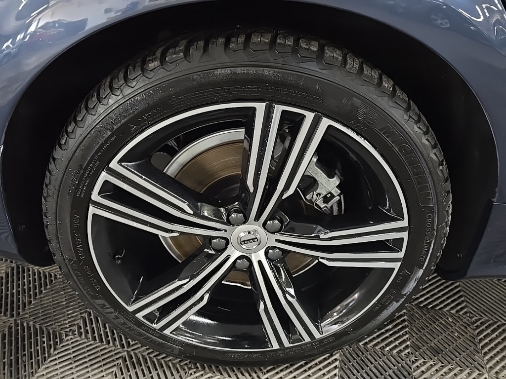 2019 Volvo S60 T8 Inscription photo 13