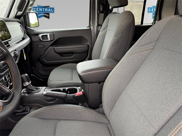 2025 Jeep Gladiator Sport S photo 2