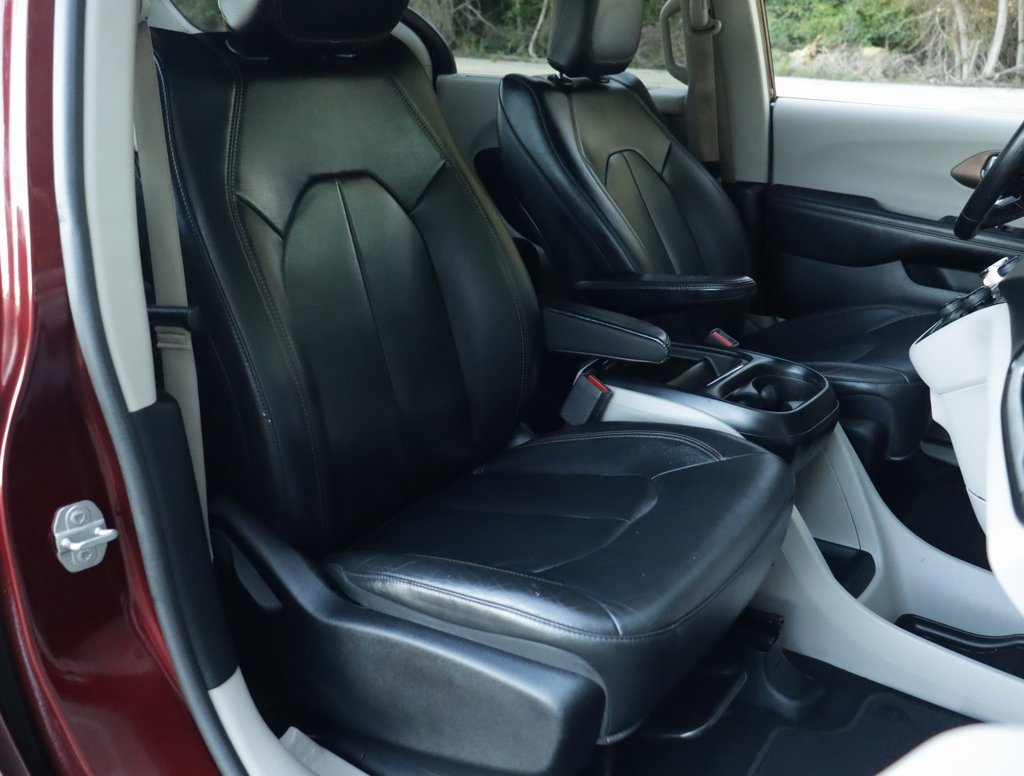 2017 Chrysler Pacifica Touring L photo 31
