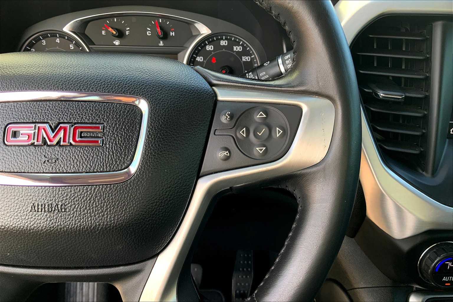 2020 Gmc Acadia SLE photo 21