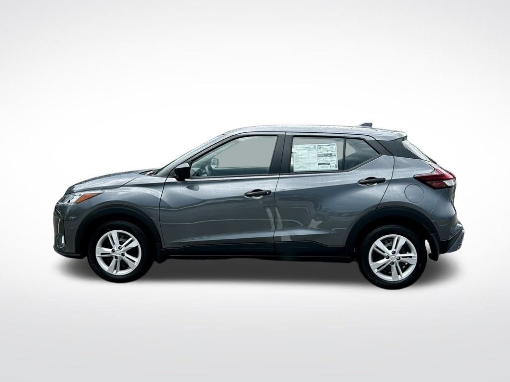 2025 Nissan Kicks Play S photo 2