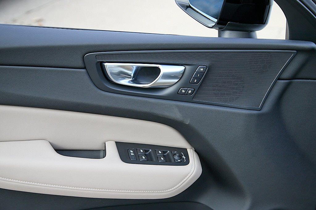 2026 VOLVO XC60 - Image 10