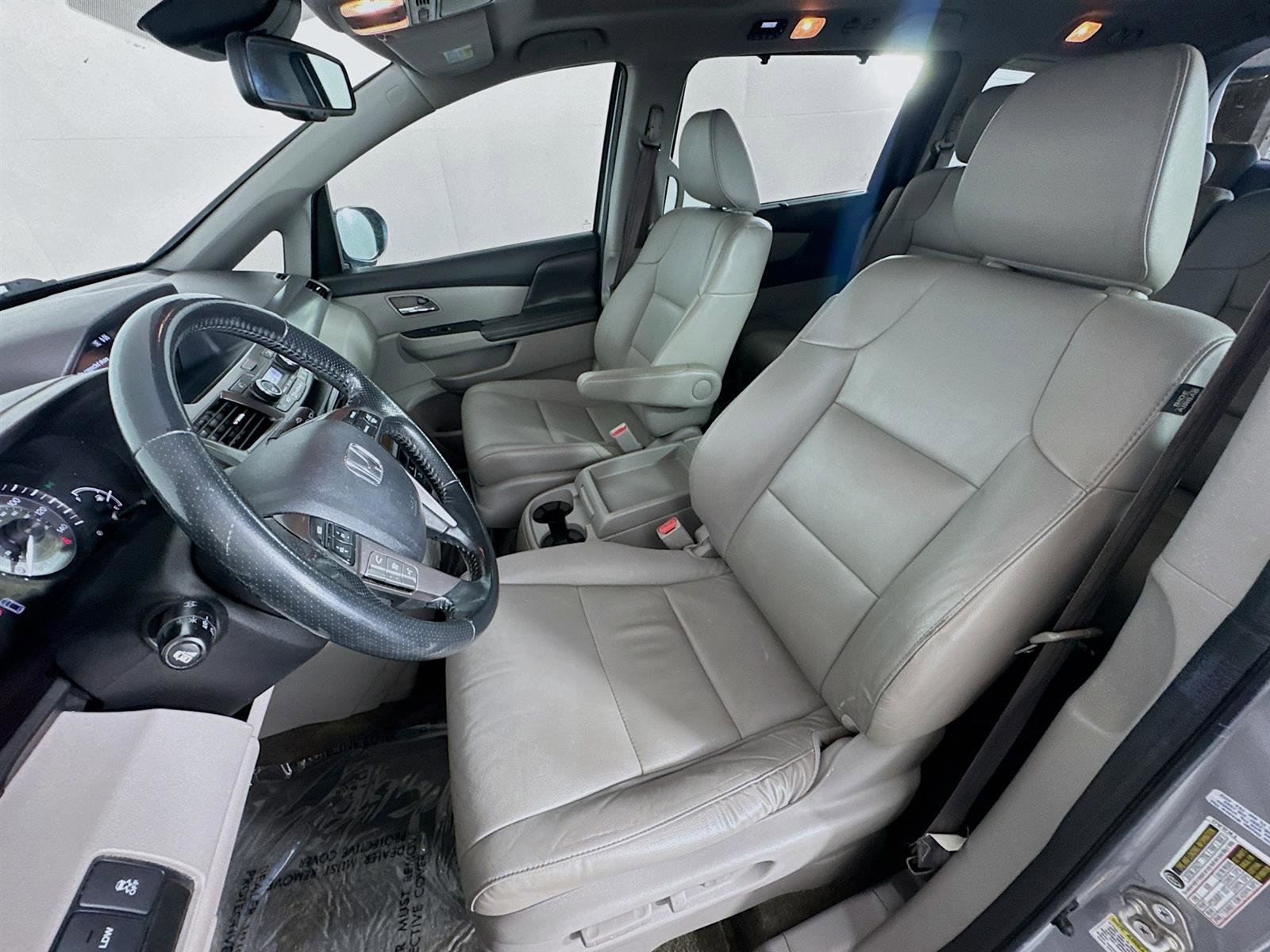 2016 Honda Odyssey EX-L photo 11