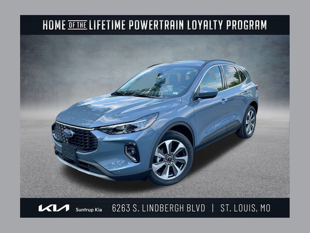 2023 Ford Escape Platinum's photo