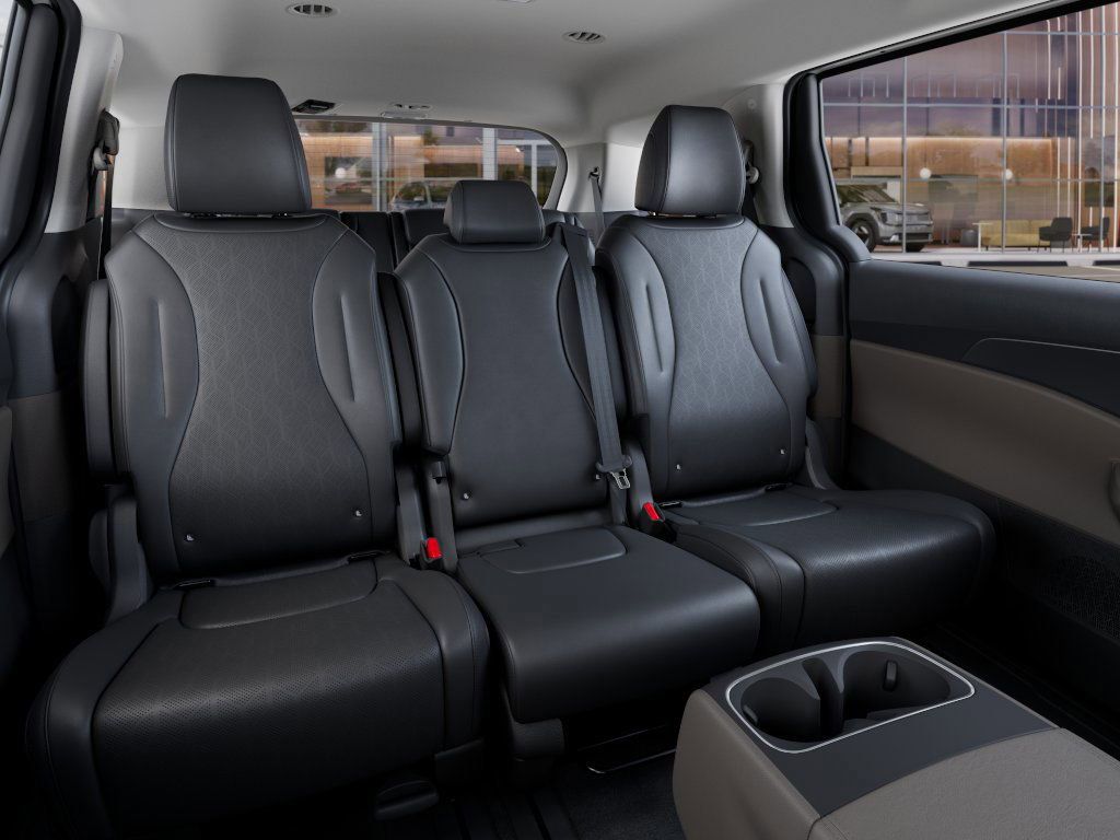 2026 Kia Carnival LXS photo 14