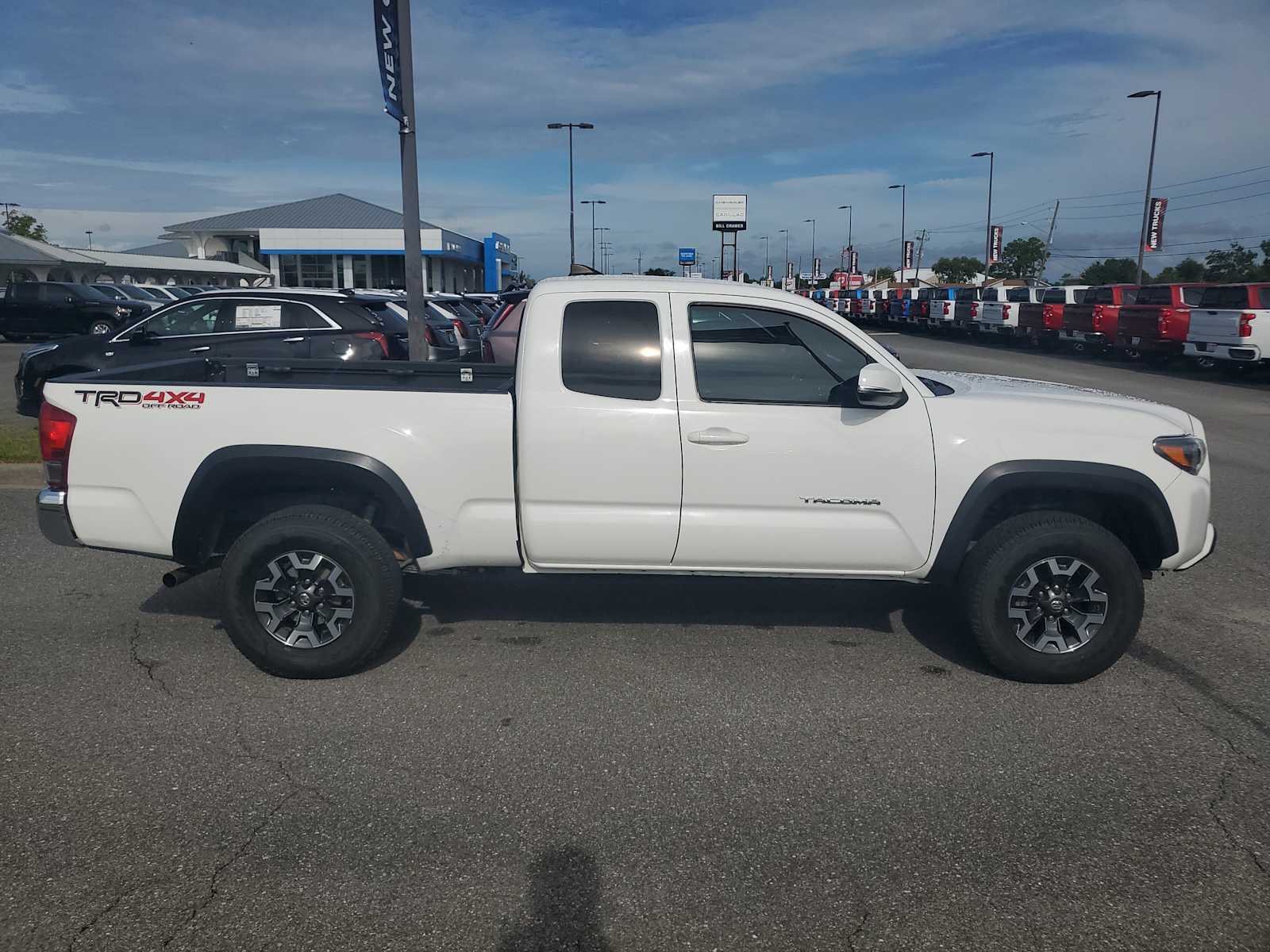 2017 Toyota Tacoma SR5 photo 7