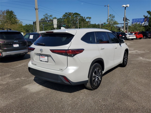 2023 Toyota Highlander XLE photo 3