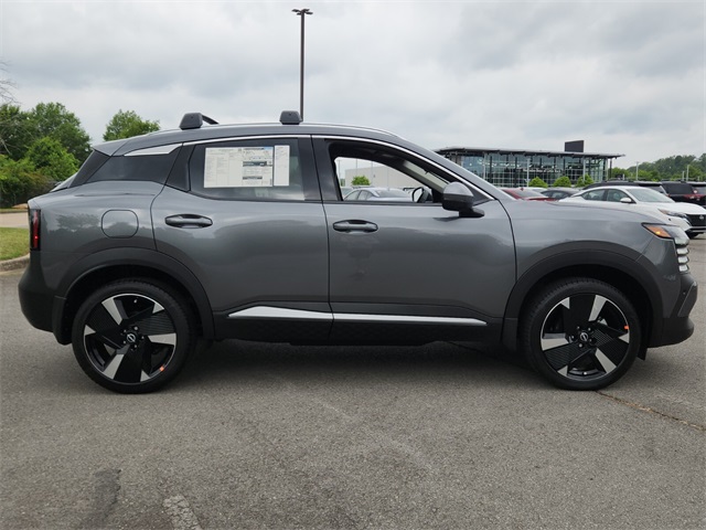 2025 Nissan Kicks SR photo 2