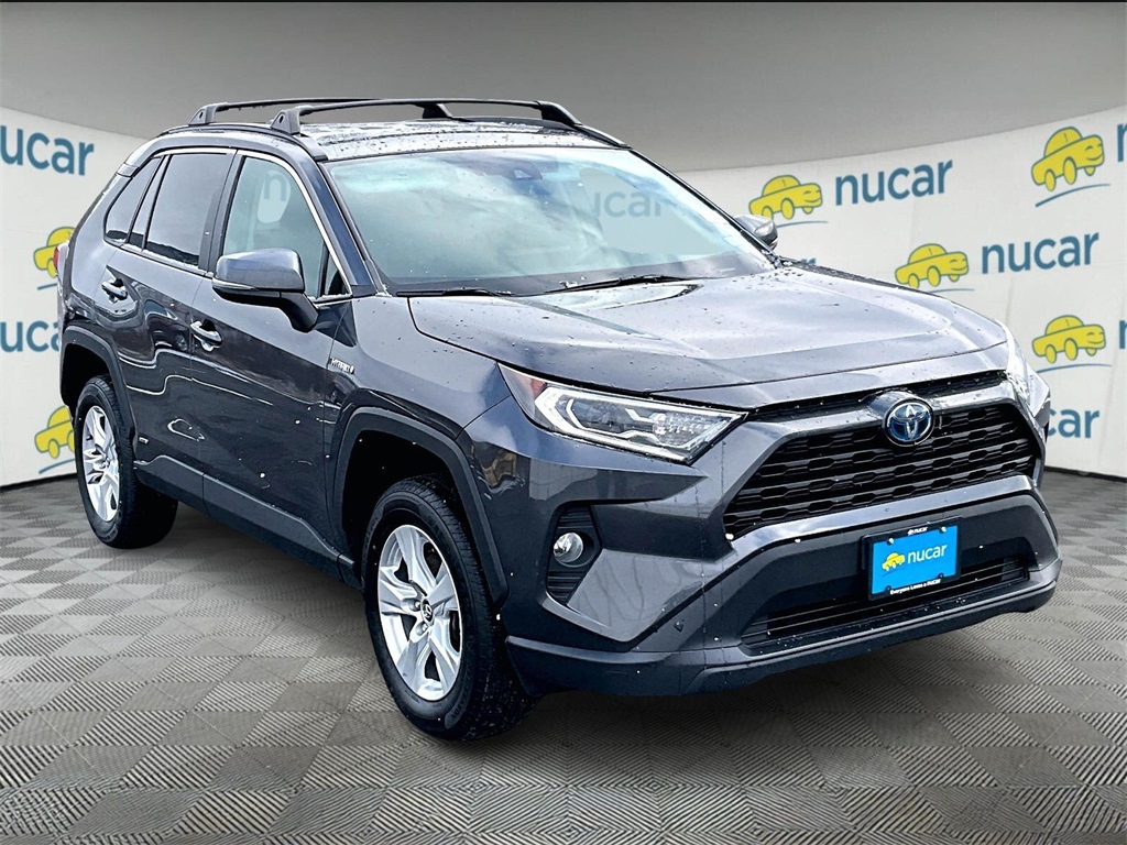 2020 Toyota RAV4 XLE's photo