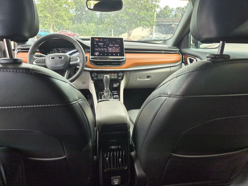 2023 Jeep Compass Limited photo 11