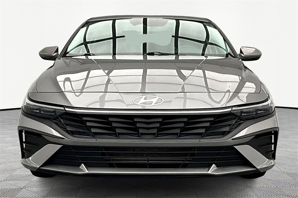2024 Hyundai Elantra SE photo 3