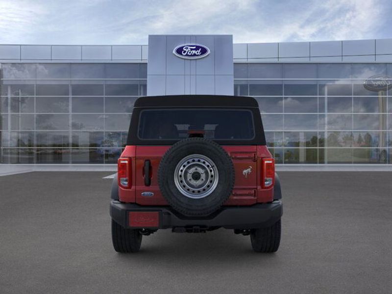 2025 Ford Bronco Base photo 4