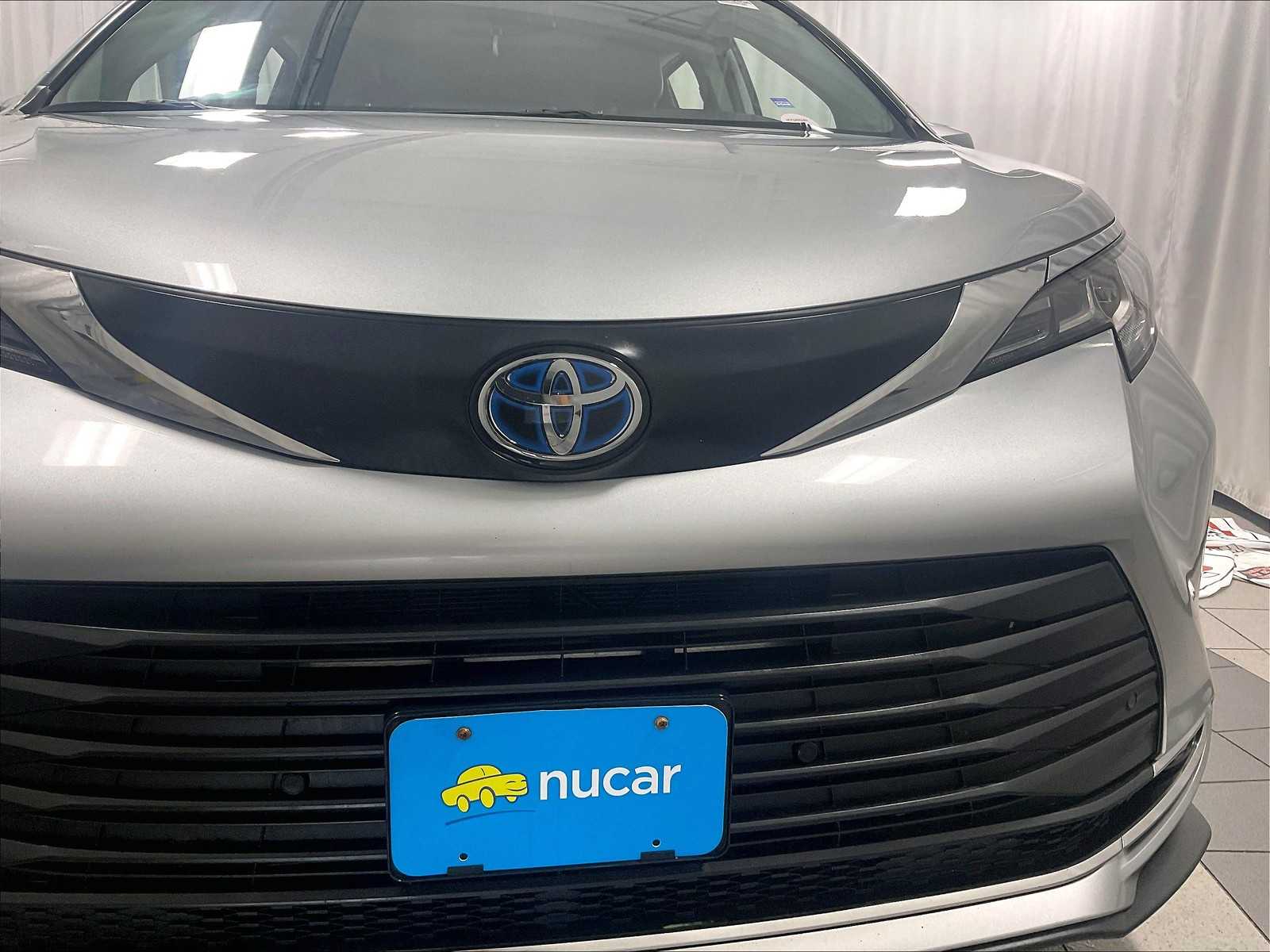 2022 Toyota Sienna XLE photo 29