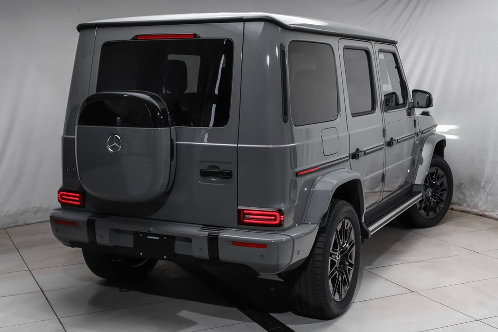 2025 Mercedes Benz G photo 3