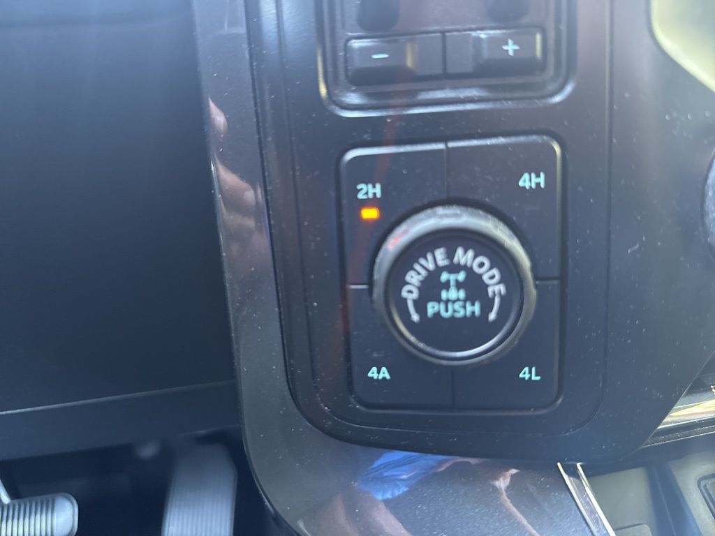 2023 Ford F-150 Lariat photo 24