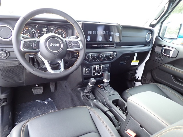 2025 Jeep Wrangler Sahara photo 15