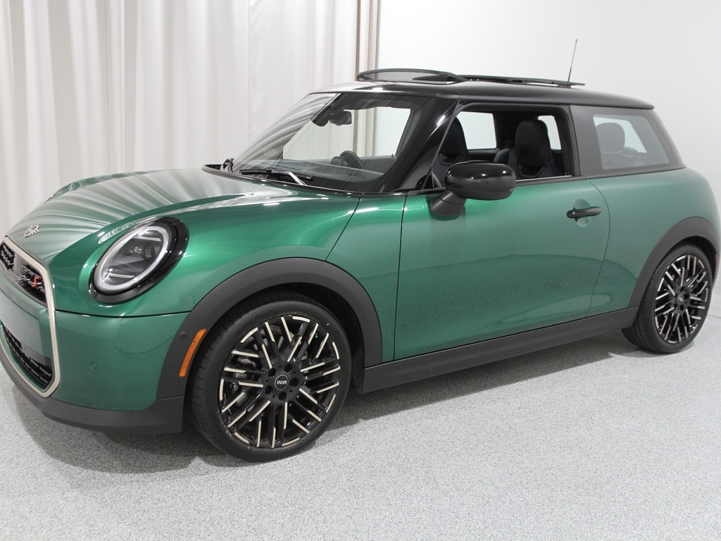2025 Mini Cooper 2 Door Hardtop Signature photo 3