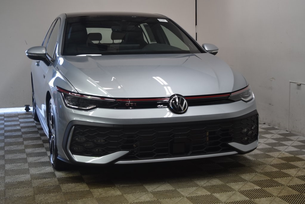 2025 Volkswagen Golf GTI SE's photo