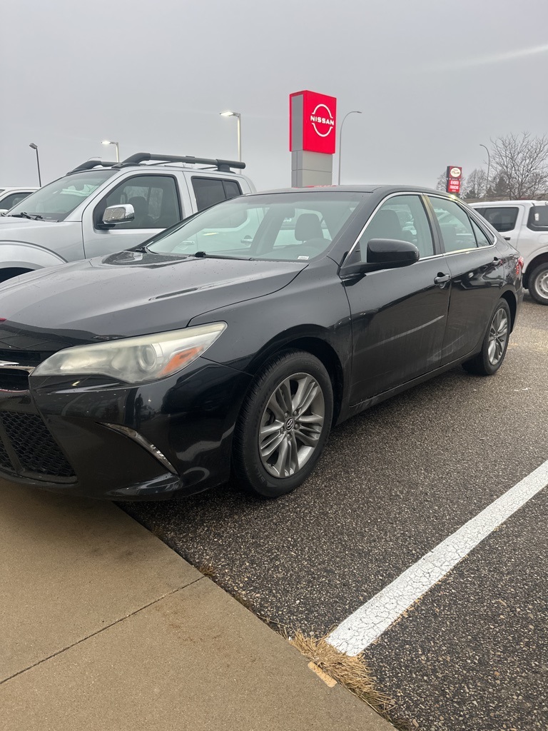 2016 Toyota Camry XLE's photo