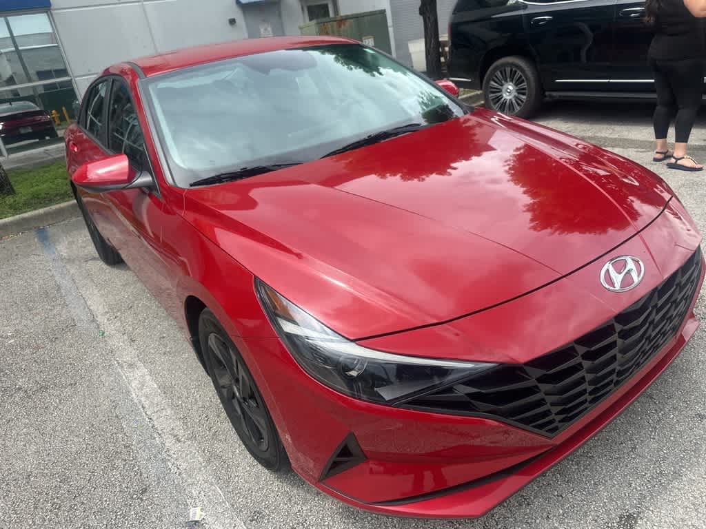2023 Hyundai Elantra SEL photo 4