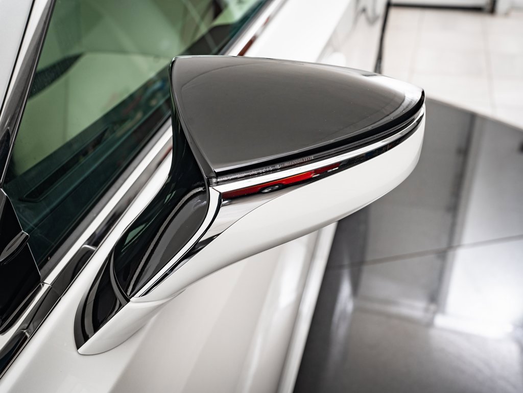 2025 Lexus ES 300h photo 15