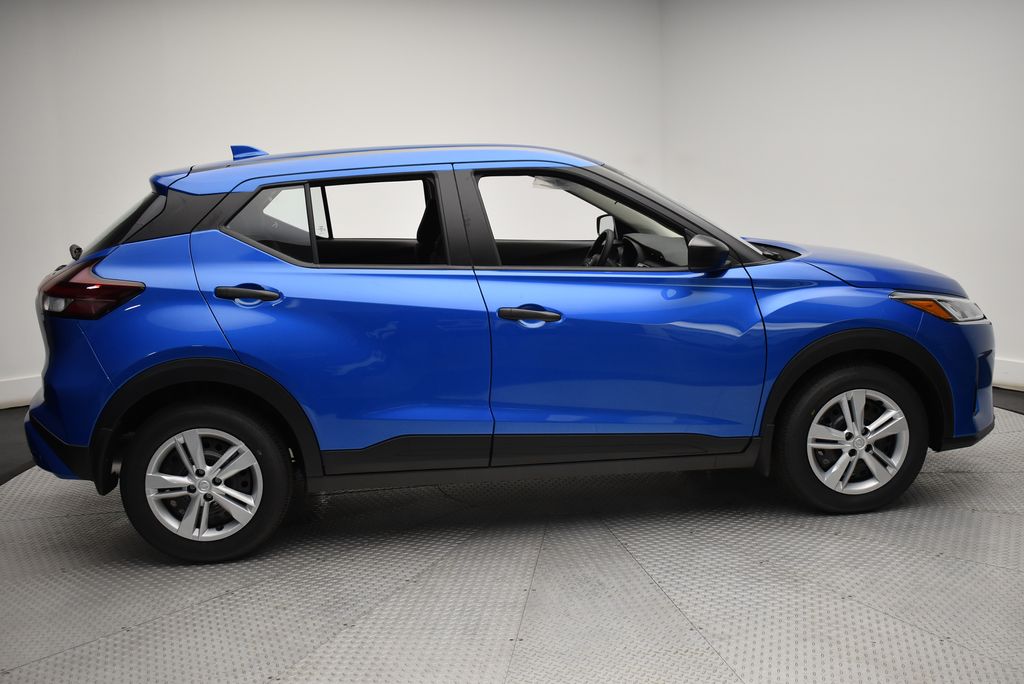 2025 Nissan Kicks Play S photo 3