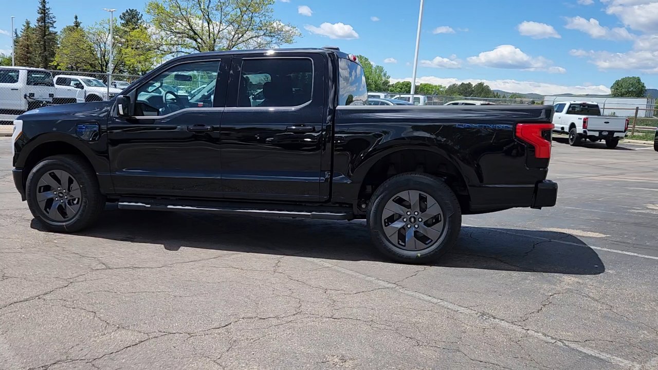 2025 Ford F-150 Lightning photo 4
