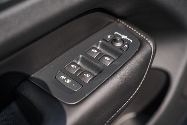 2022 Volvo XC60 Inscription photo 32