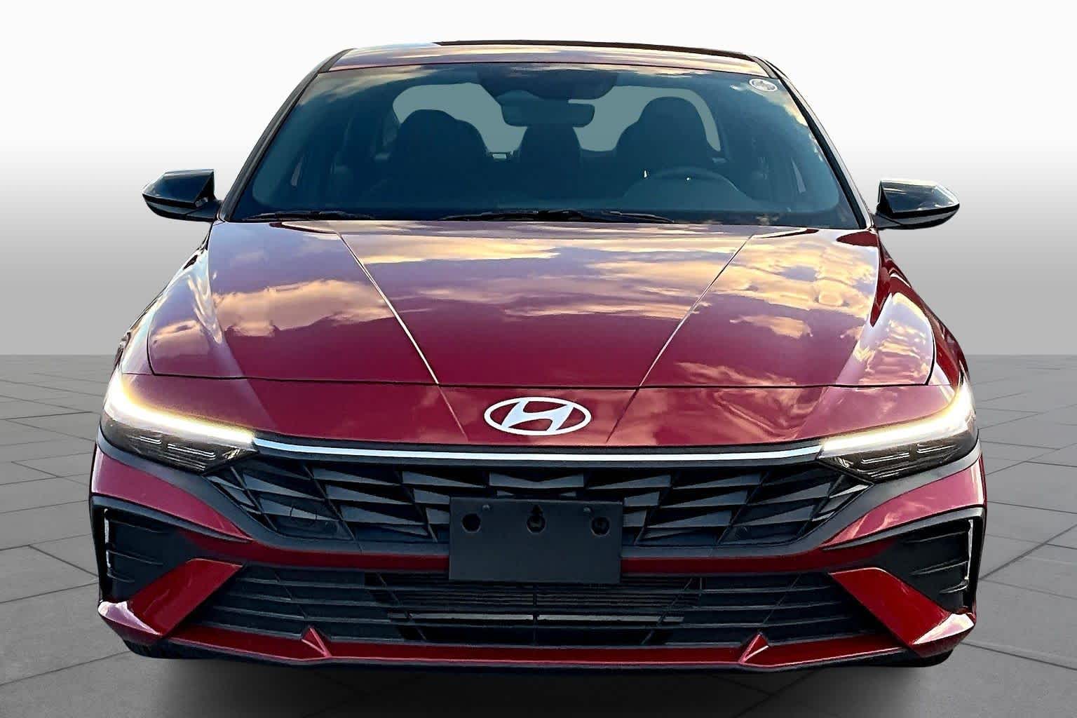 2025 Hyundai Elantra SEL Sport photo 3