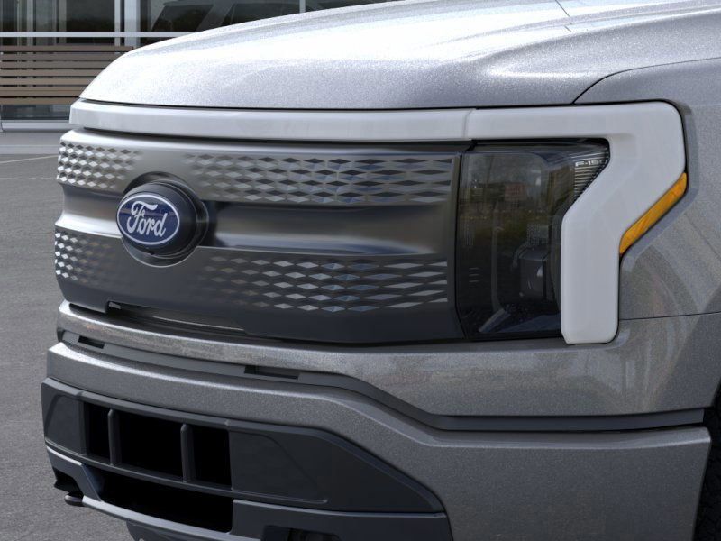 2025 Ford F-150 Lightning XLT photo 15