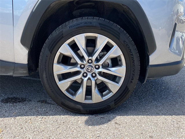 2022 Toyota RAV4 XLE Premium photo 10