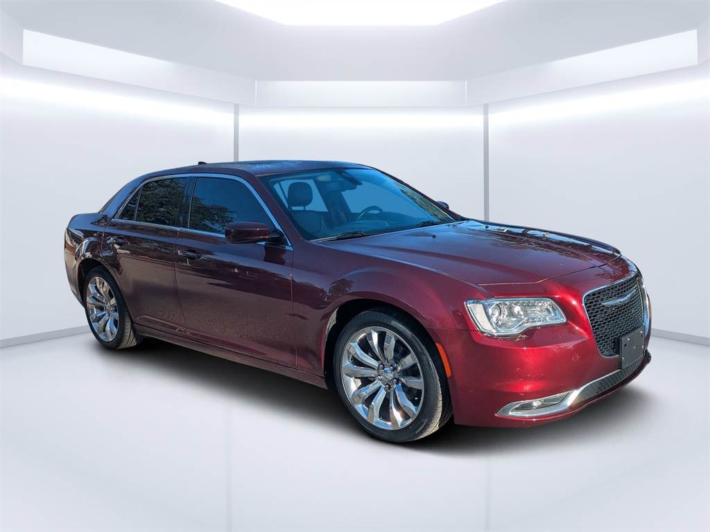 2018 Chrysler 300 Touring's photo