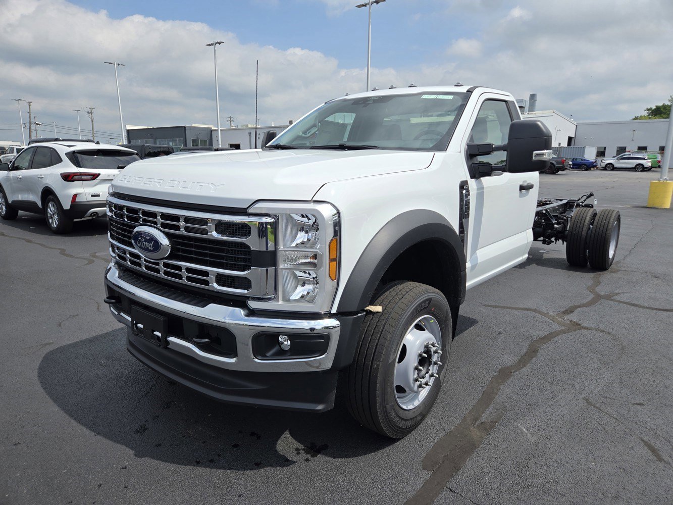 2025 Ford F-600 photo 3
