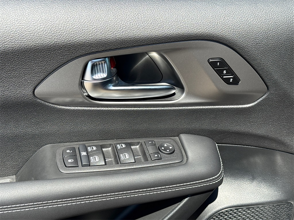 2025 Chrysler Pacifica photo 26