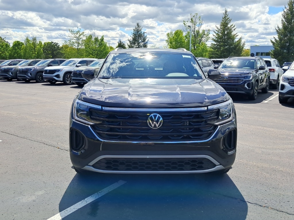 2025 Volkswagen Atlas Cross Sport SE Technology photo 2