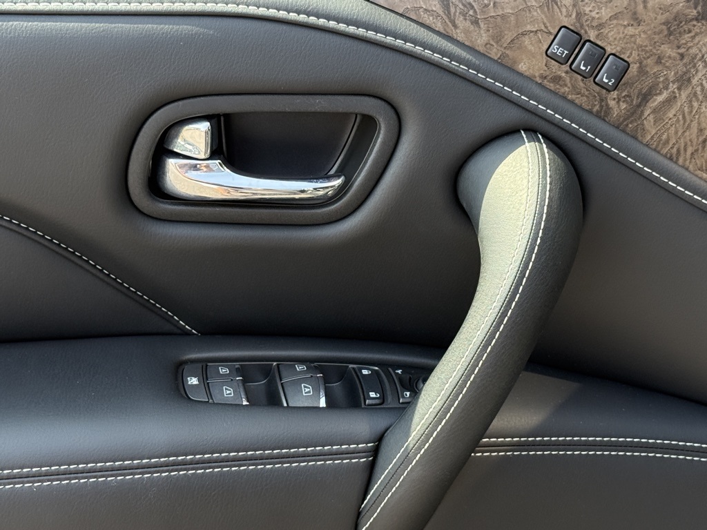 2023 Infiniti QX80 Premium Select photo 17