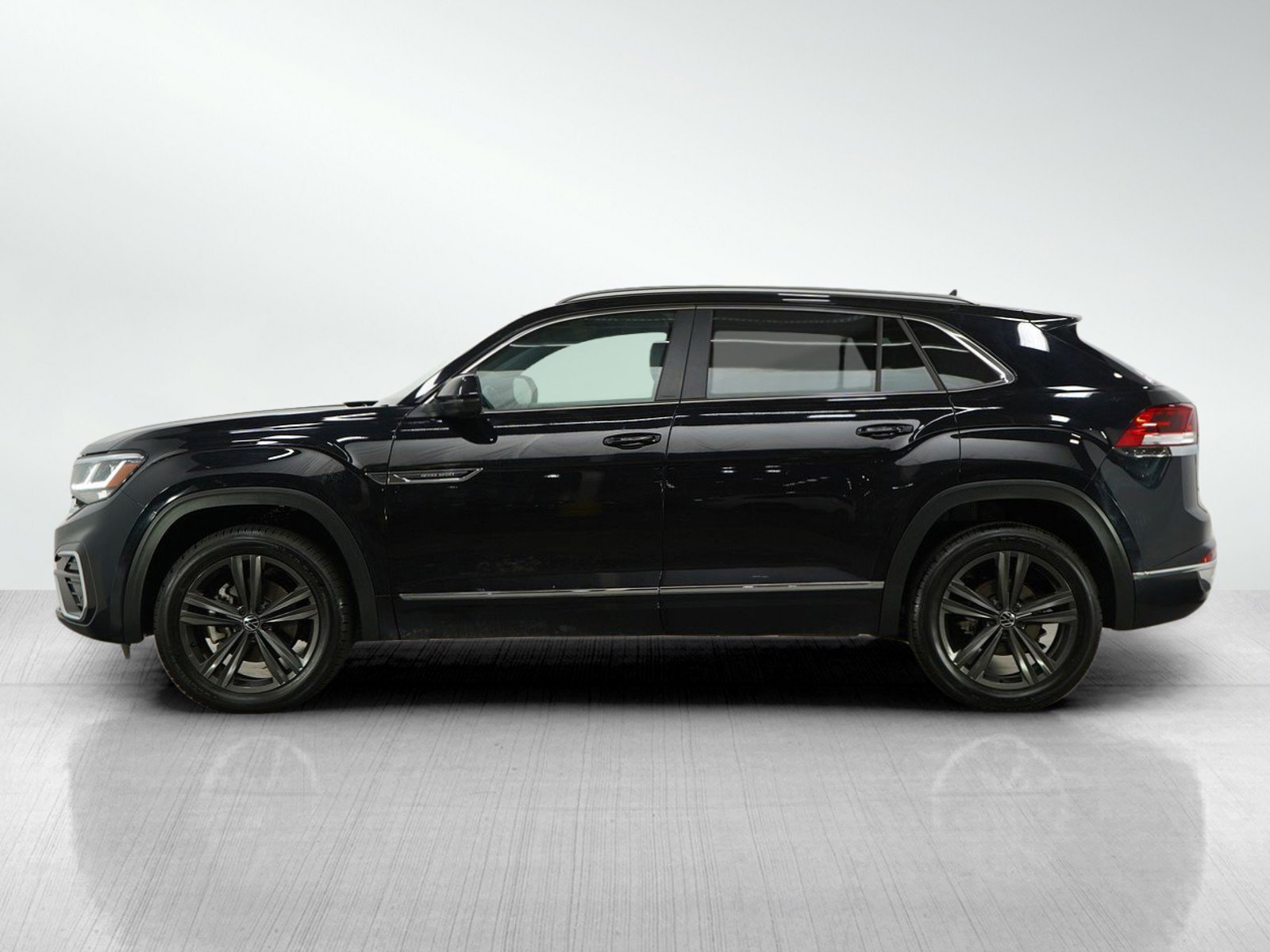 Used 2022 Volkswagen Atlas Cross Sport SEL R-Line with VIN 1V2SE2CA6NC215977 for sale in Burnsville, Minnesota