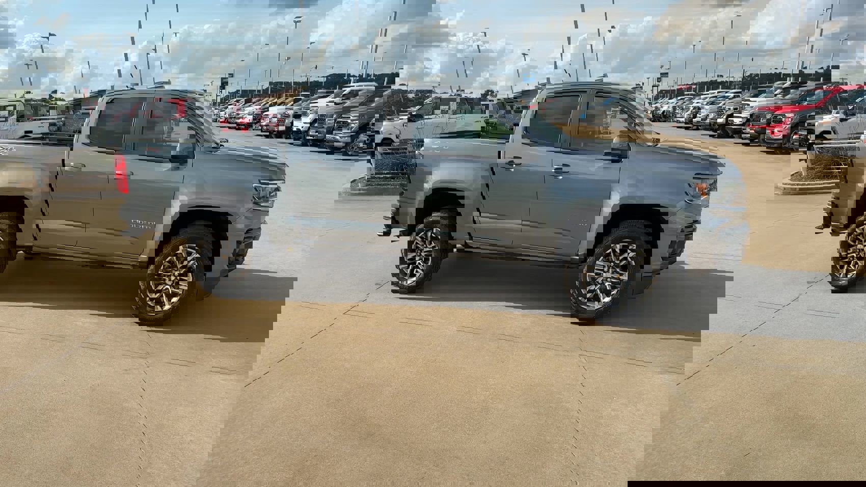 2022 Chevrolet Colorado LT photo 9