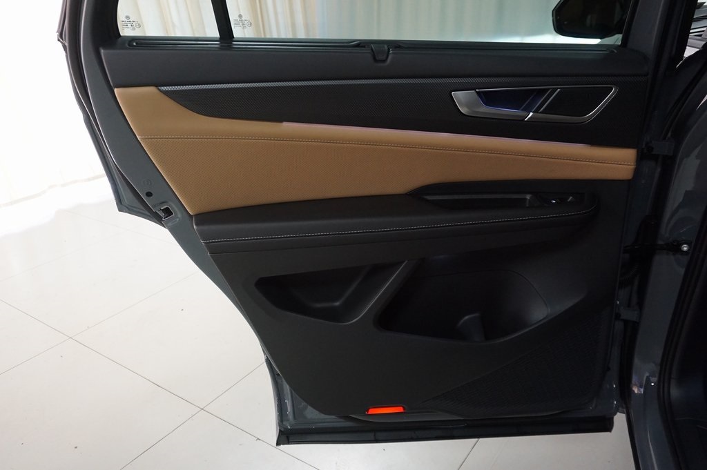 2026 Volkswagen Atlas Cross Sport SEL R-Line photo 26