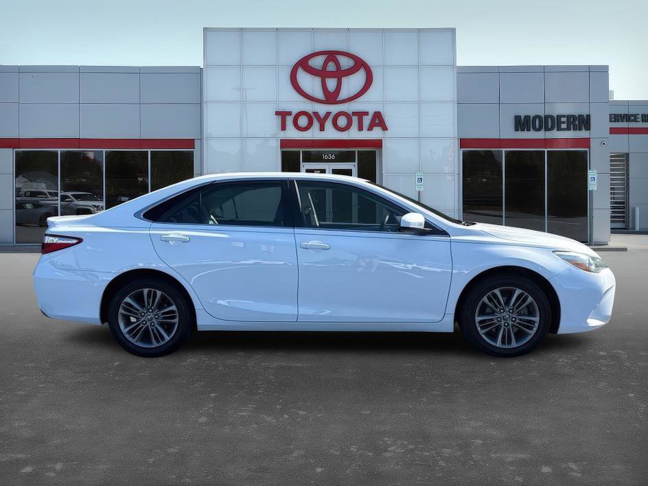 2016 Toyota Camry SE photo 4