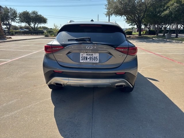 2017 Infiniti QX30 Luxury photo 6