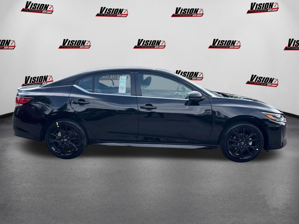 2025 Nissan Sentra SR photo 4