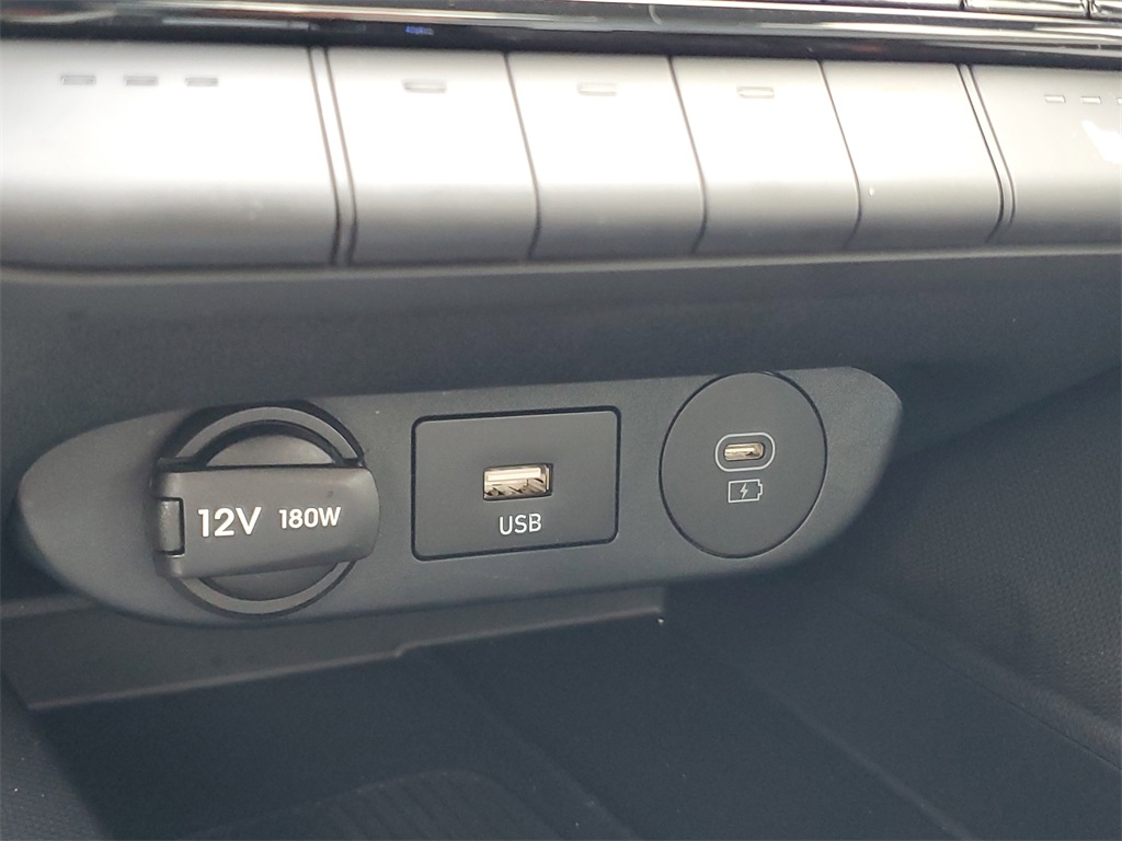 2025 Hyundai Elantra Limited photo 21