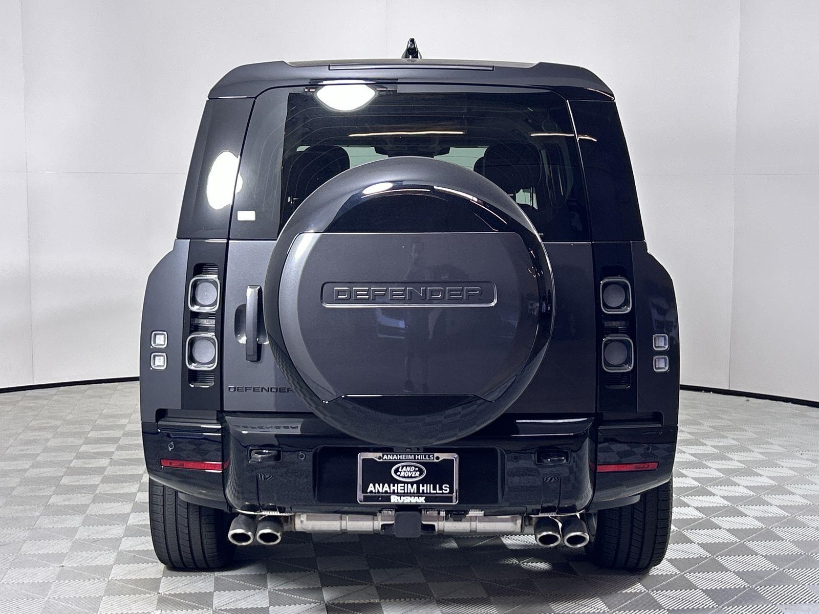 2025 Land Rover Defender 130 V8 photo 4