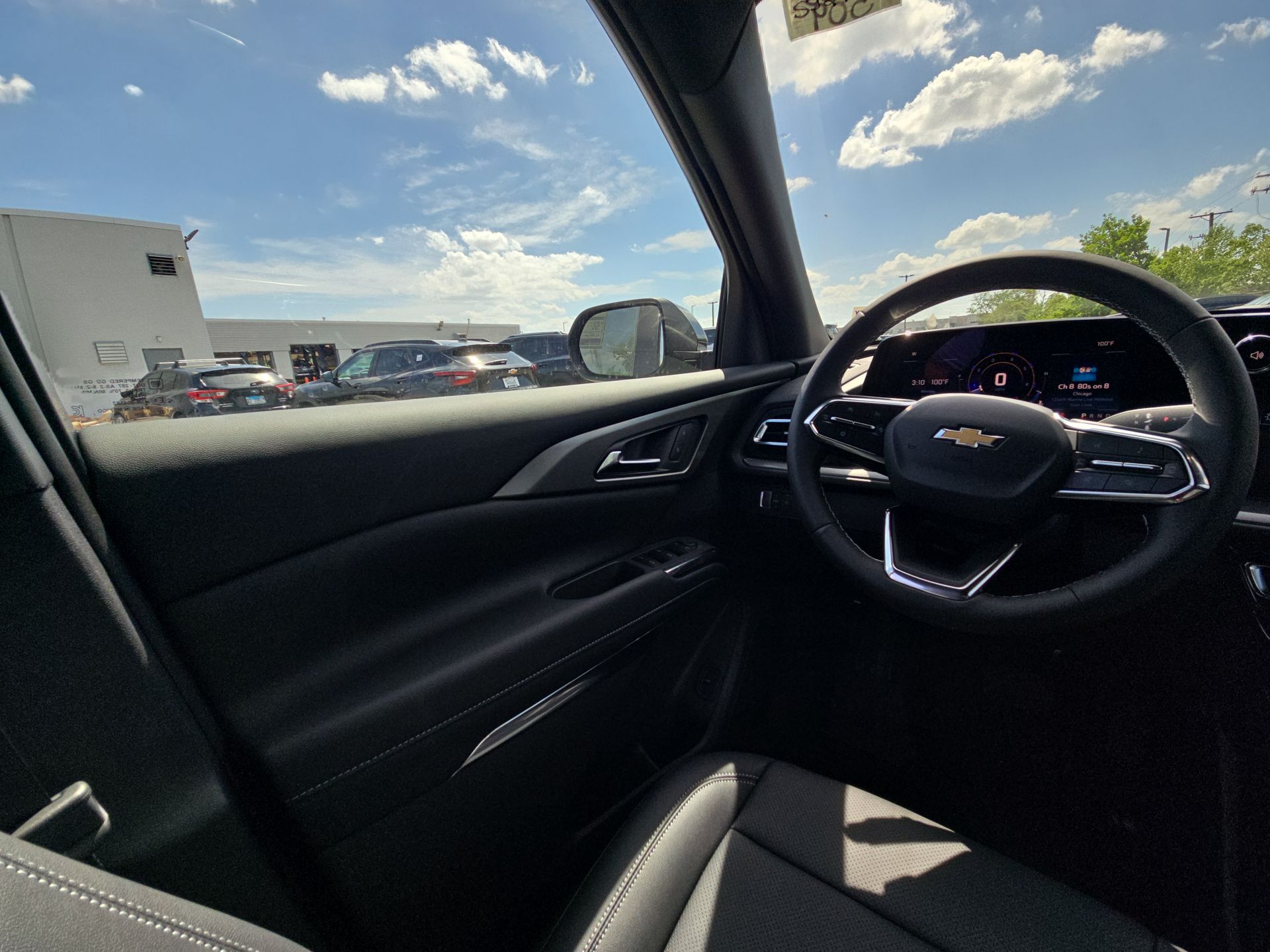 2025 Chevrolet Traverse photo 14