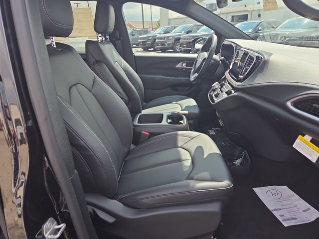 2026 Chrysler Pacifica photo 29