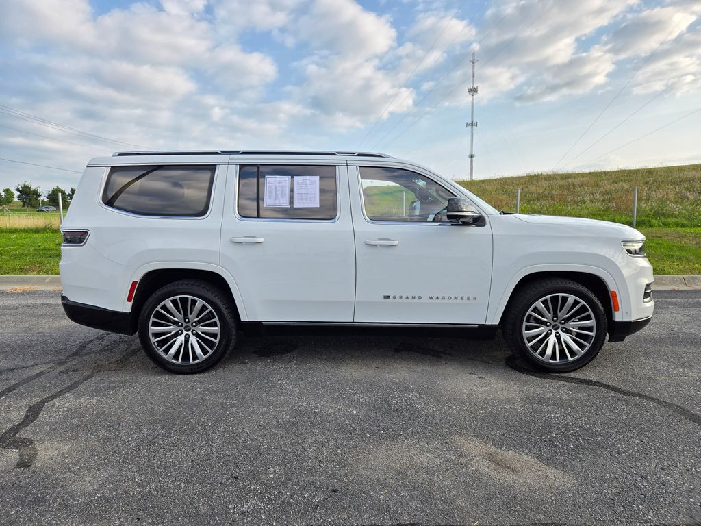 2023 Jeep Grand Wagoneer III photo 2