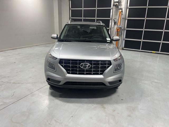 2026 Hyundai Venue SEL photo 2